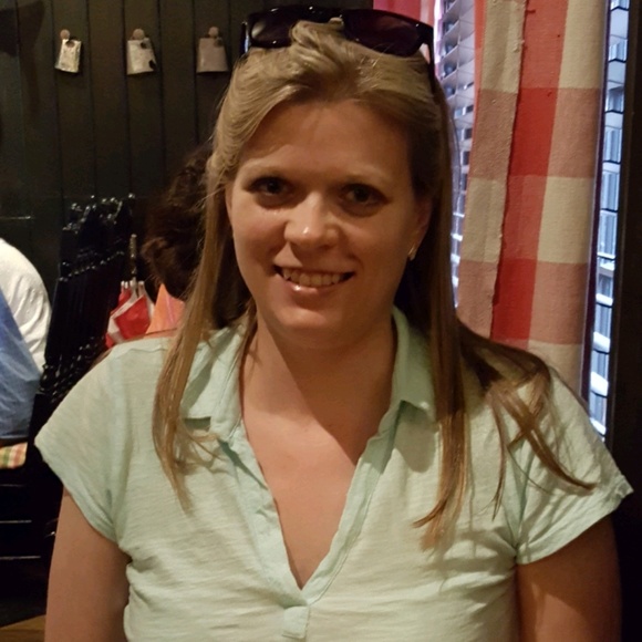 Meet your Posher, Lorie - Picture 1 of 1